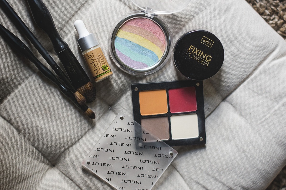 Productos cosméticos coloridos y vibrantes de Brasil