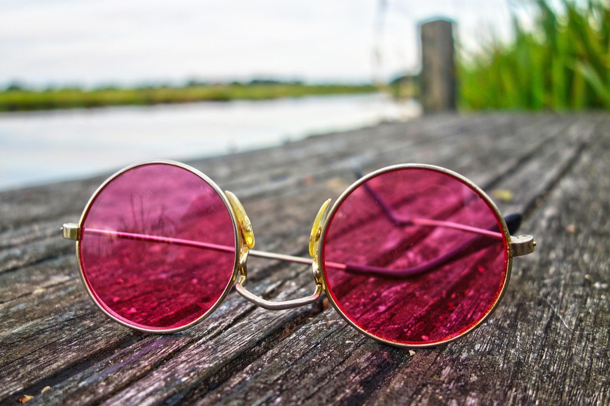 Tendenze della moda estiva colorata ispirate al Brasile